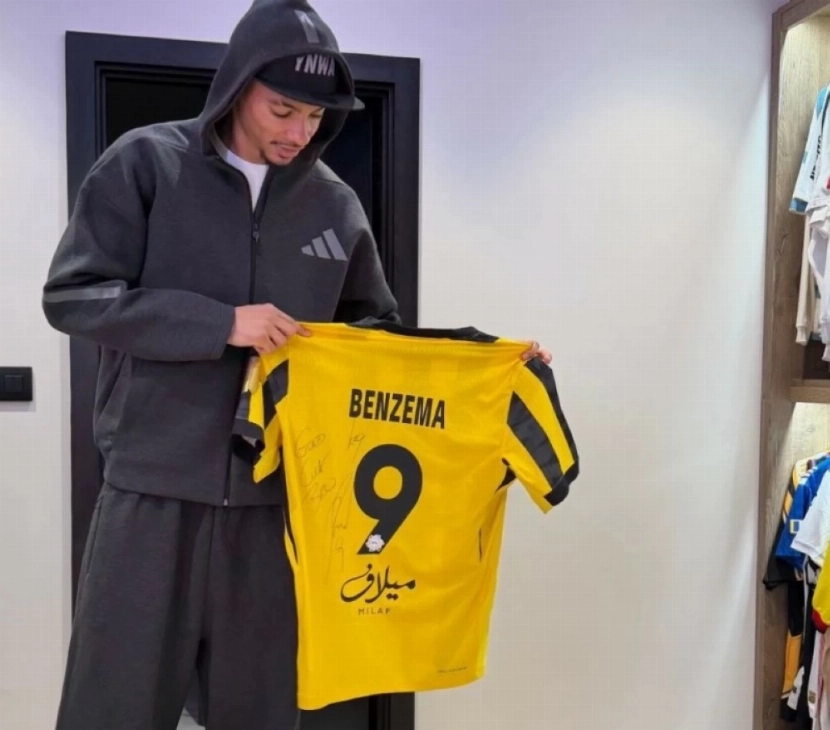 نجم لفربول يتلقى هدية ثمينة من الاتحاد وبنزيما يتصدر المشهد